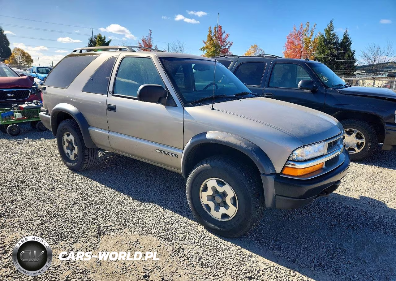2000 Chevrolet Blazer VIN:1GNCT18W1YK282790 - 4
