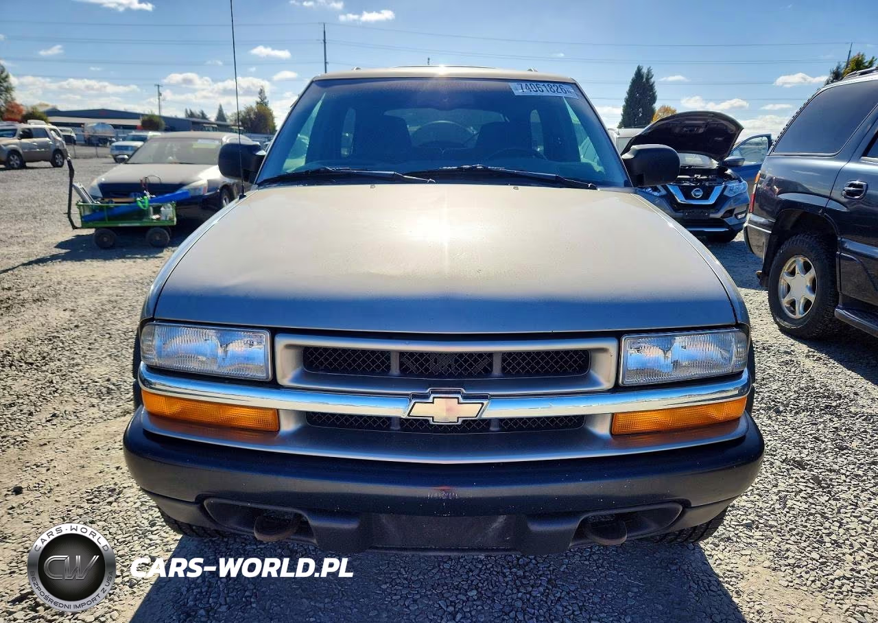 2000 Chevrolet Blazer VIN:1GNCT18W1YK282790 - 5