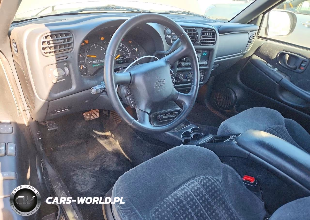 2000 Chevrolet Blazer VIN:1GNCT18W1YK282790 - 8
