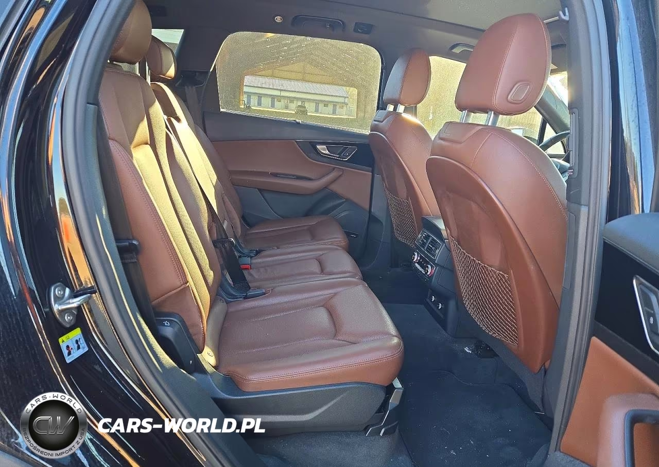 2018 Audi Q7 Premium Plus VIN:WA1LAAF75JD027137 - 11