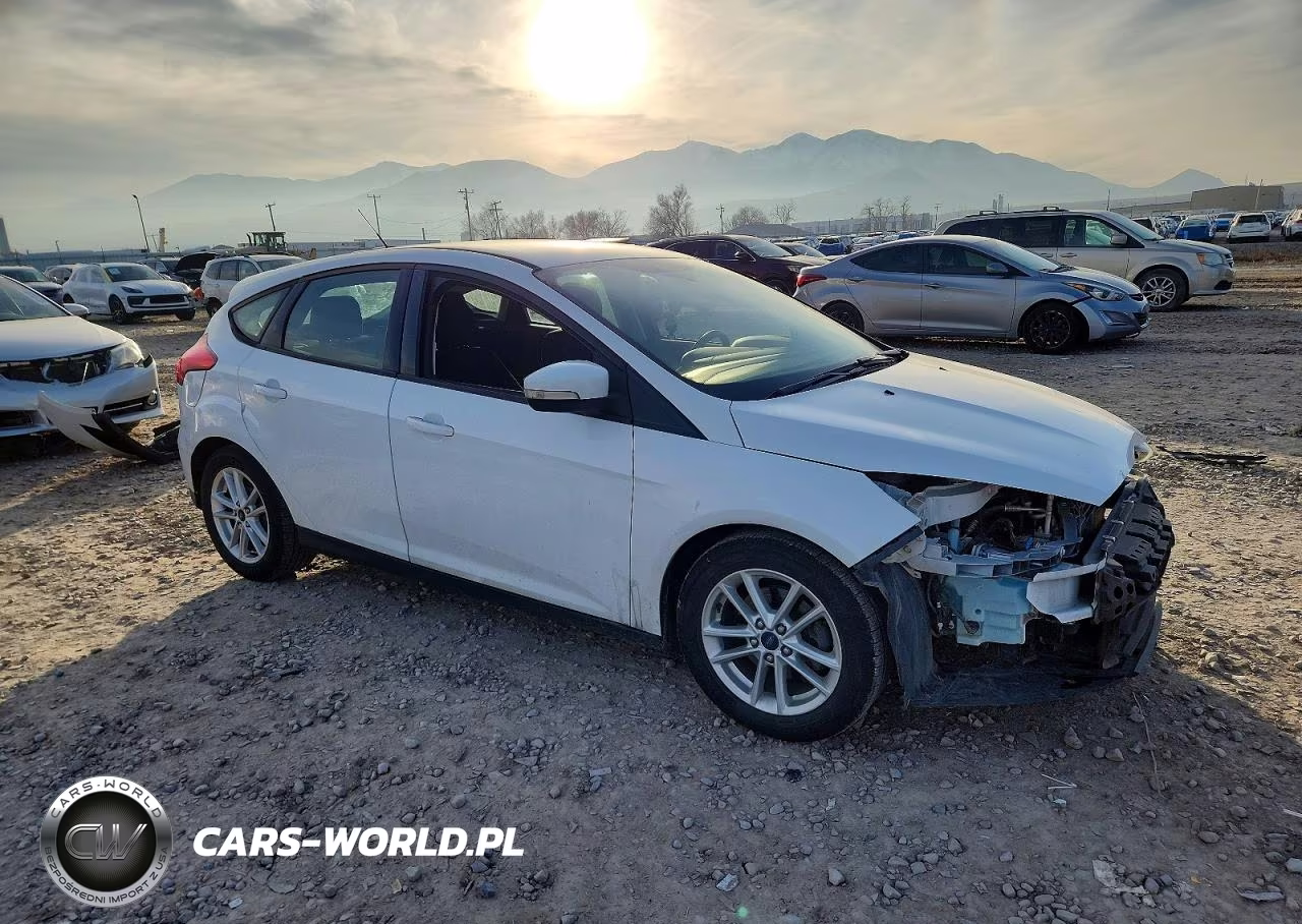 2017 Ford Focus Se VIN:1FADP3K2XHL206083 - 4