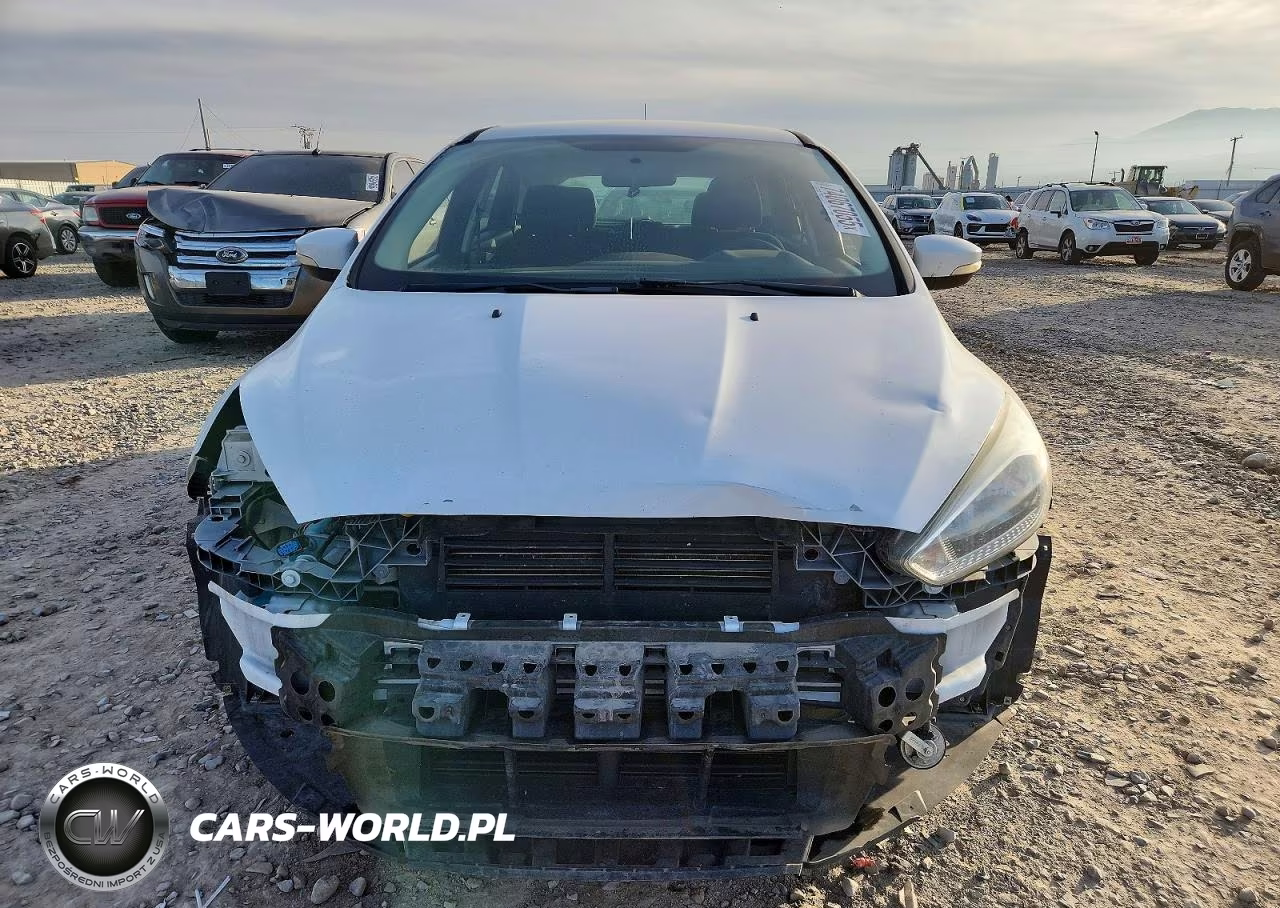 2017 Ford Focus Se VIN:1FADP3K2XHL206083 - 5