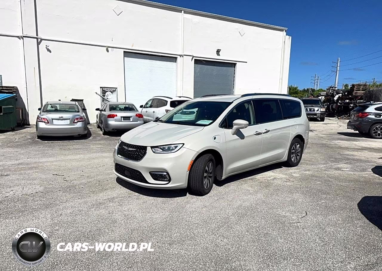 2021 Chrysler Pacifica Hybrid Touring L VIN:2C4RC1L76MR590102 - 2