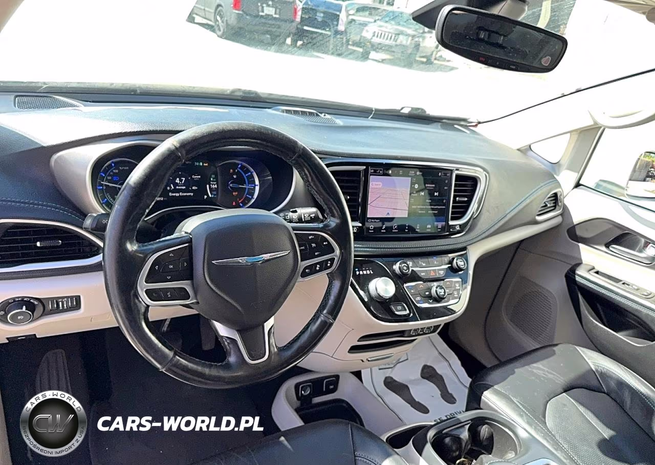 2021 Chrysler Pacifica Hybrid Touring L VIN:2C4RC1L76MR590102 - 9