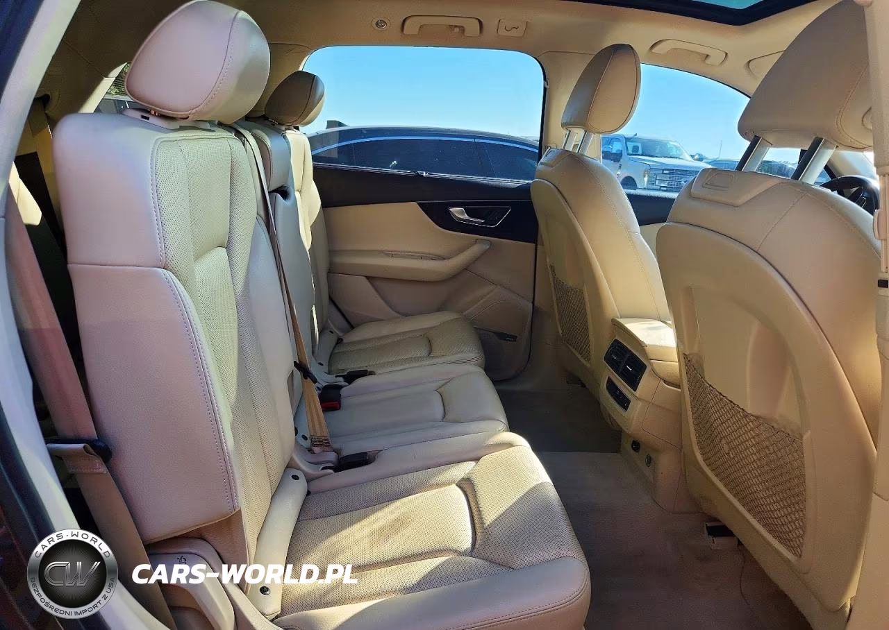 2018 Audi Q7 Premium Plus VIN:WA1LAAF79JD007182 - 10