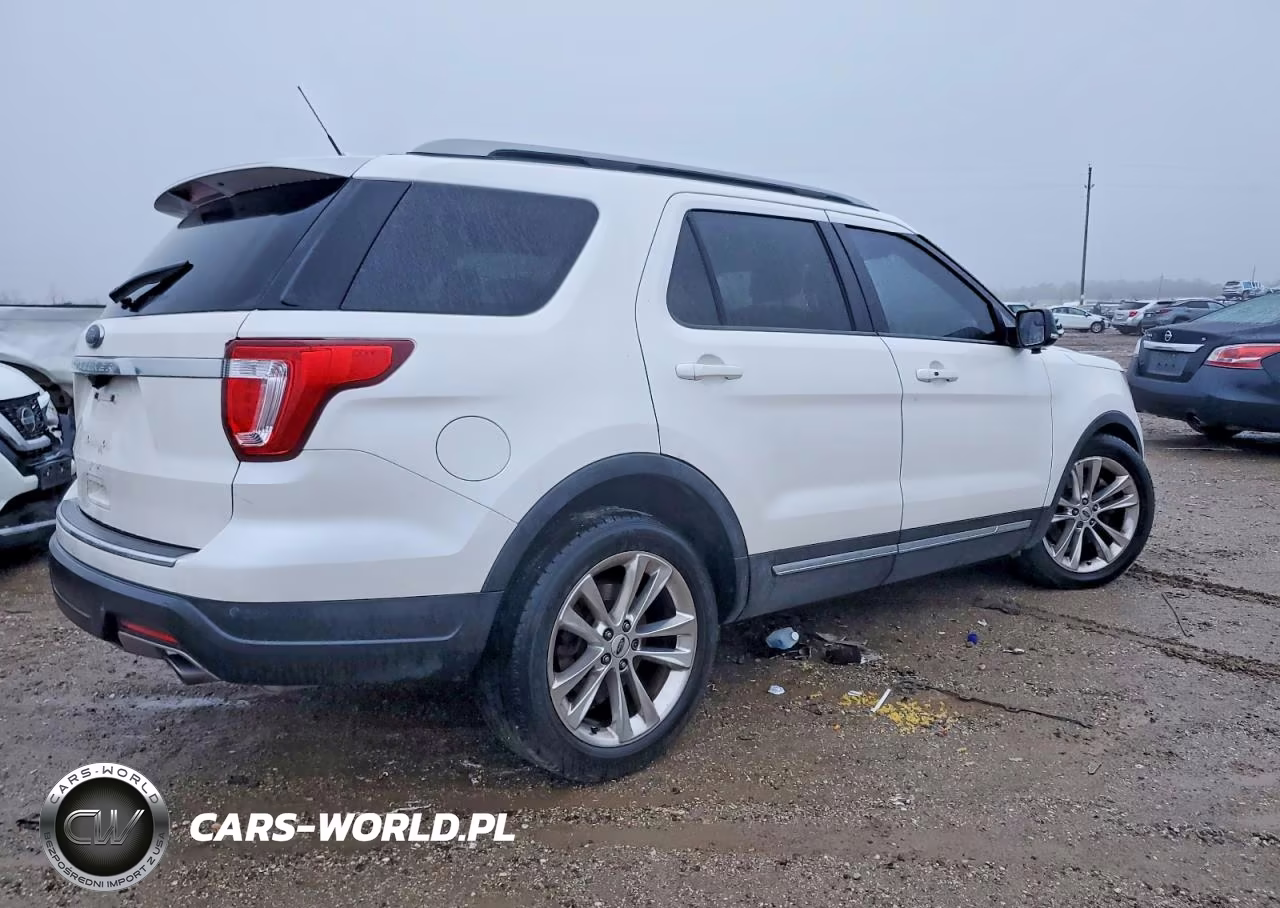2018 Ford Explo Xl VIN:1FM5K7D82JGA19002 - 3