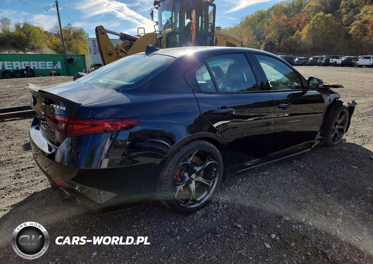 2023 Alfa Romeo Giulia Quadrifoglio VIN:ZARFAMEVXP7676787 - 3