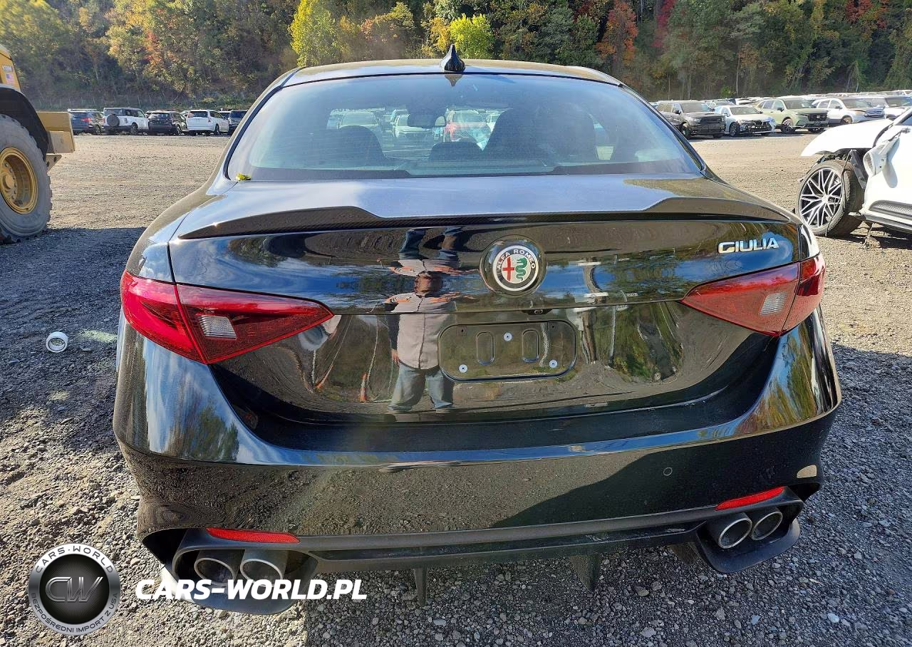 2023 Alfa Romeo Giulia Quadrifoglio VIN:ZARFAMEVXP7676787 - 6