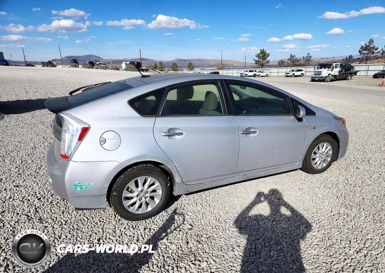 2014 Toyota Prius Plug-In Hybrid Base VIN:JTDKN3DP2E3052240 - 3