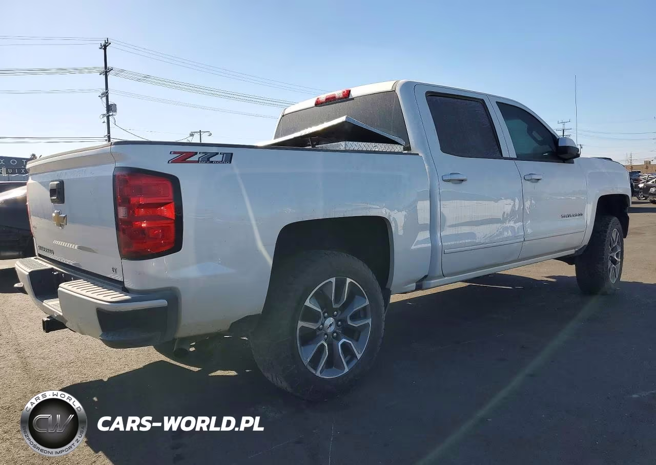 2018 Chevrolet Silverado 1500 2Lt VIN:3GCUKREC0JG479729 - 3