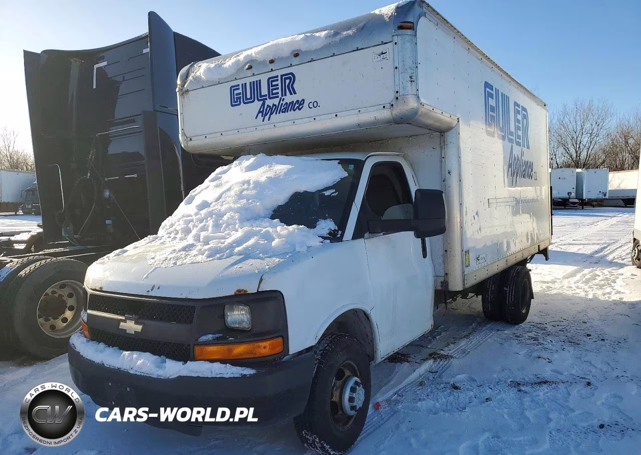 2012 Chevrolet Express Box Truck