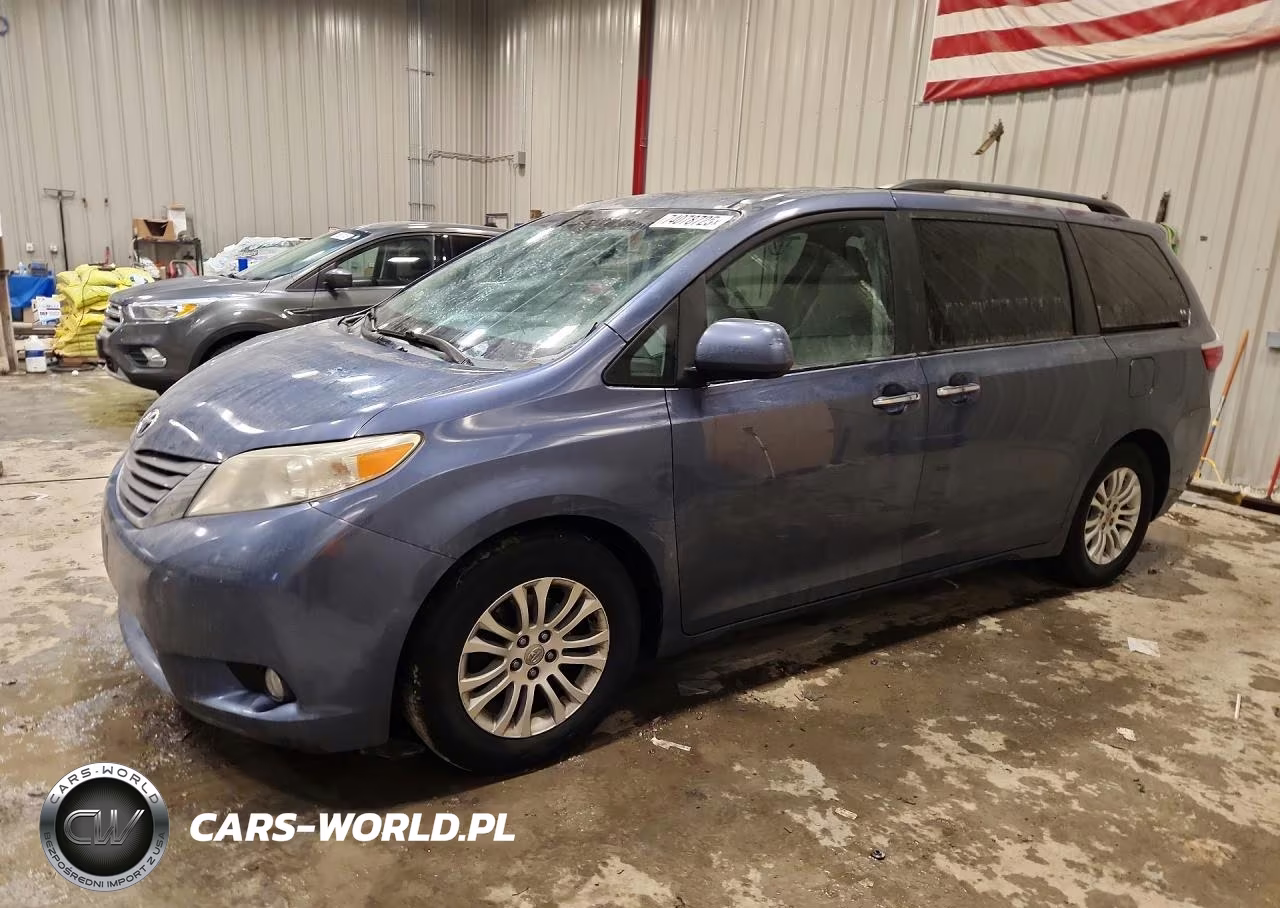 2015 Toyota Sienna Xle – zdjęcie 1 z 13