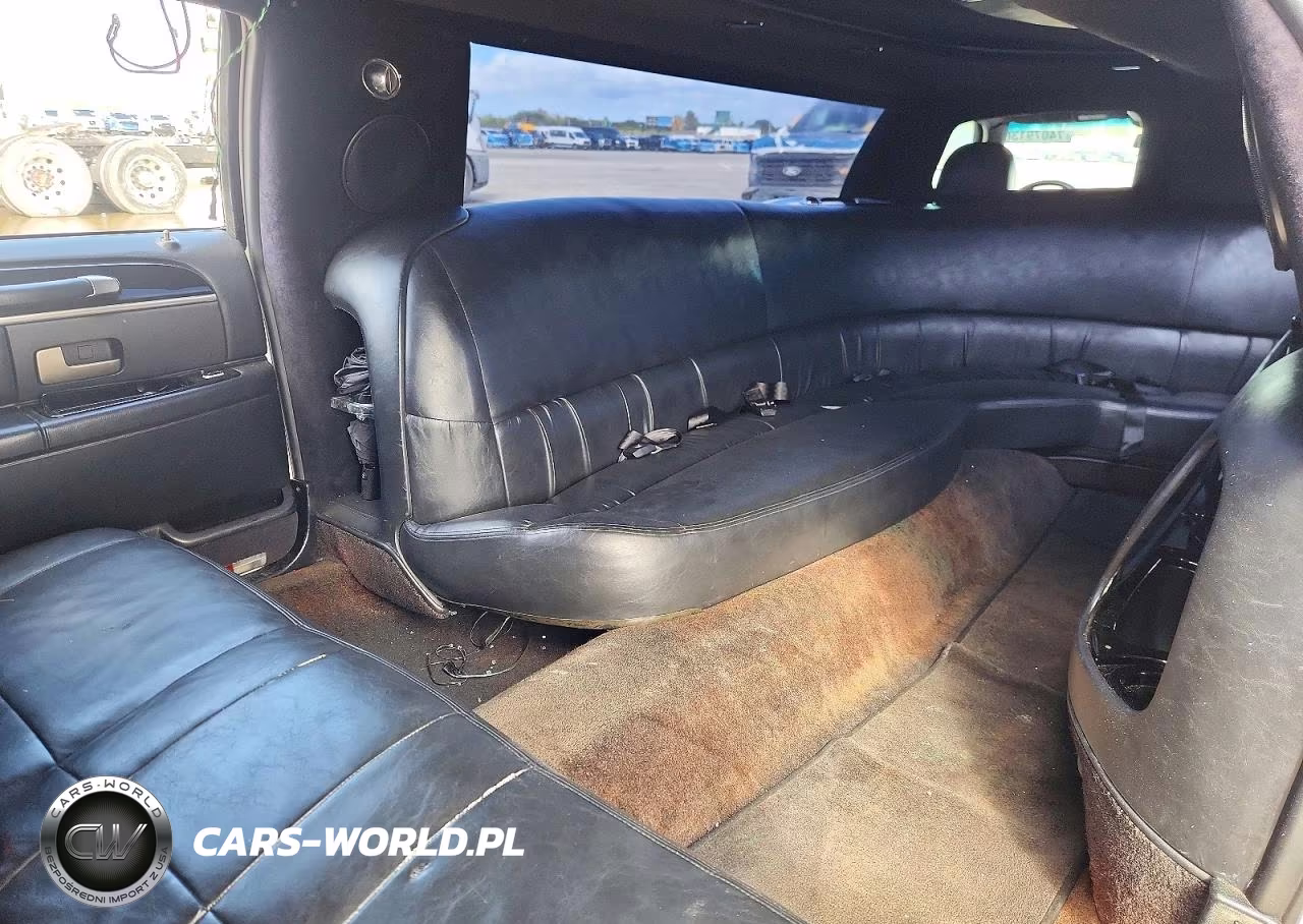 2003 Lincoln Town Car Executive VIN:1L1FM81W53Y635217 - 13