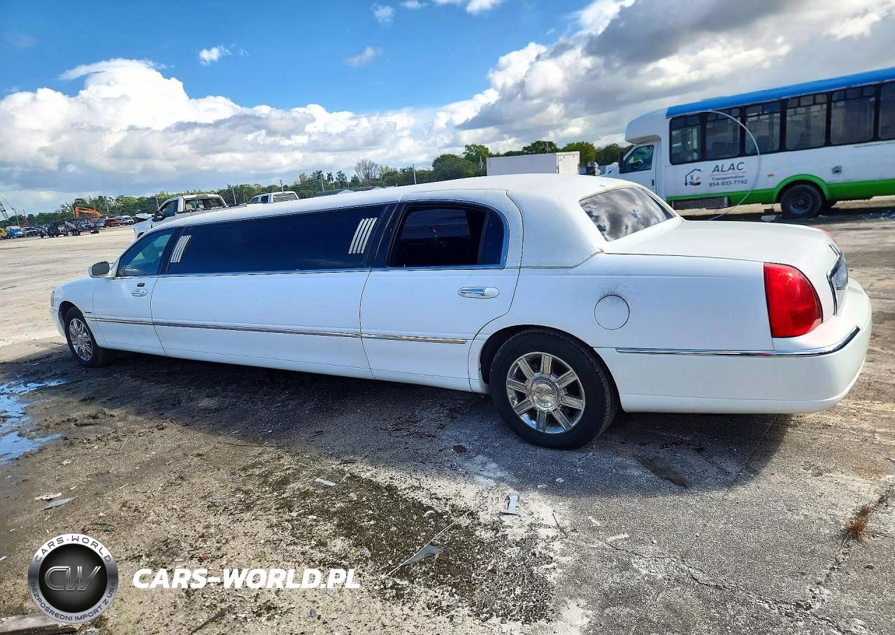 2003 Lincoln Town Car Executive VIN:1L1FM81W53Y635217 - 2