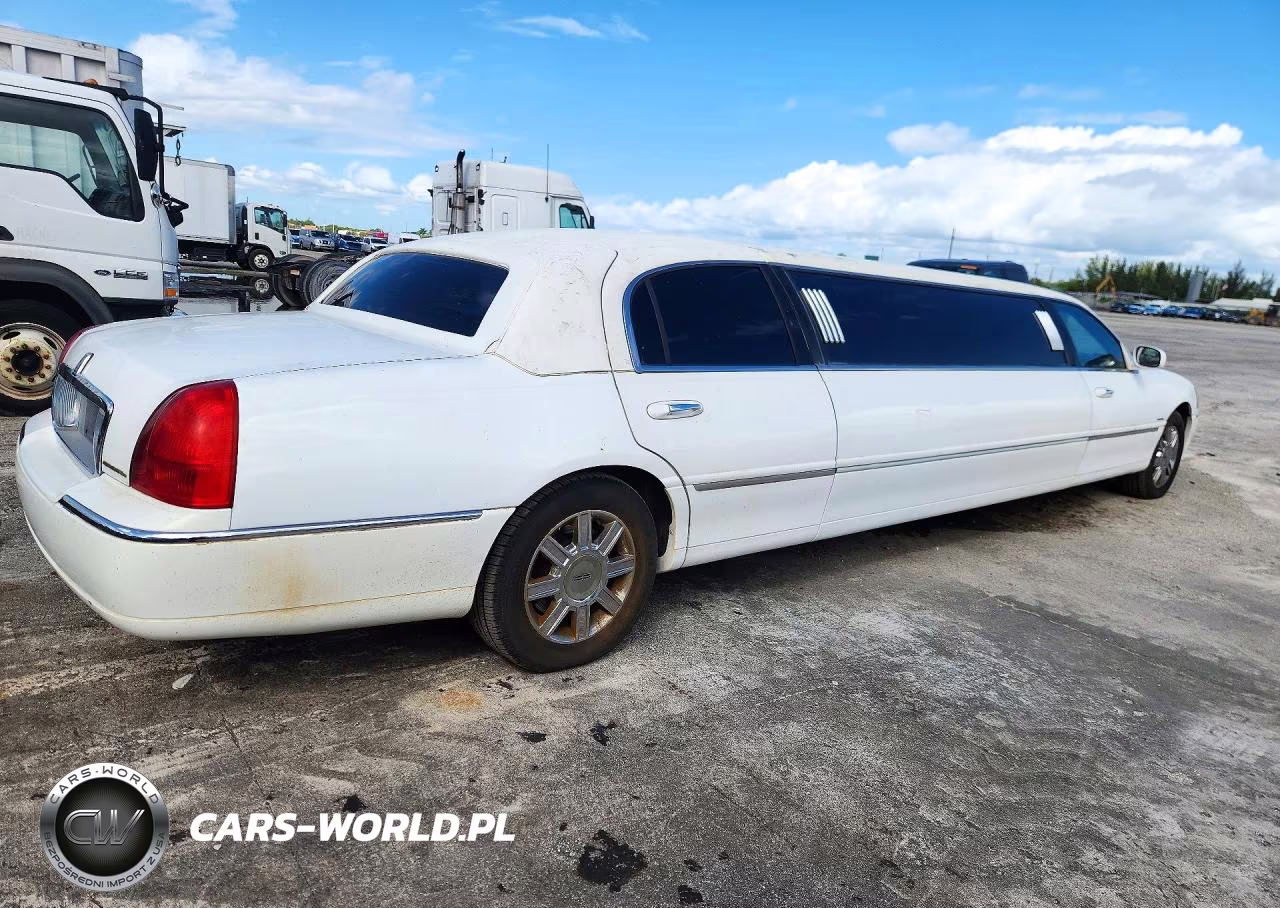 2003 Lincoln Town Car Executive VIN:1L1FM81W53Y635217 - 3