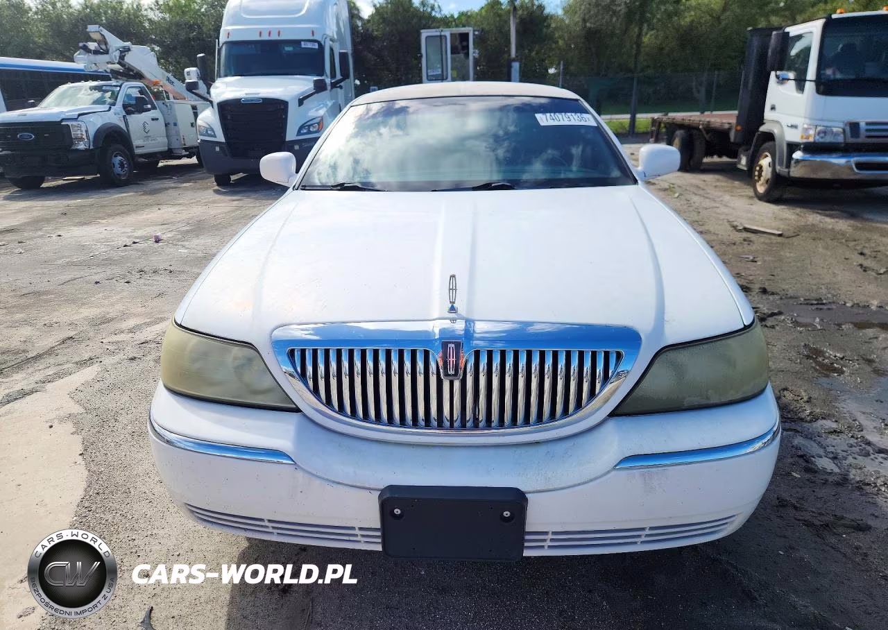 2003 Lincoln Town Car Executive VIN:1L1FM81W53Y635217 - 5