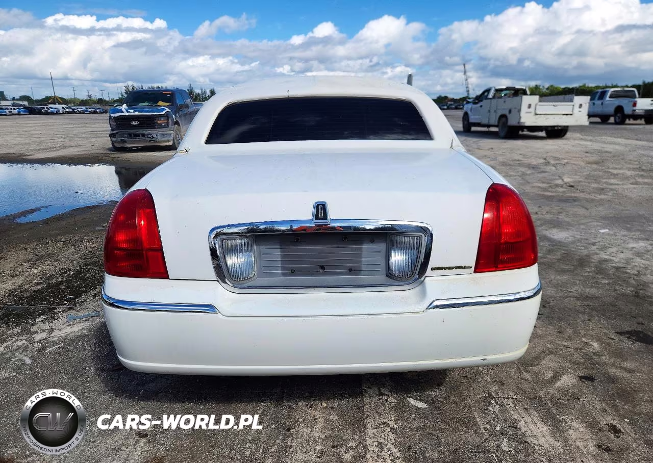 2003 Lincoln Town Car Executive VIN:1L1FM81W53Y635217 - 6