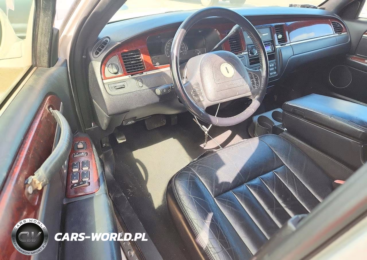 2003 Lincoln Town Car Executive VIN:1L1FM81W53Y635217 - 8
