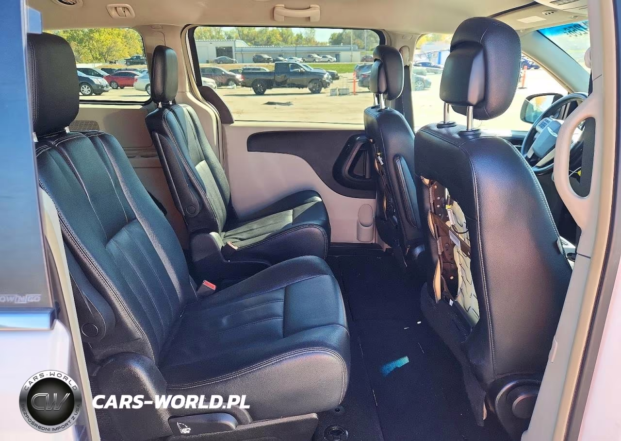 2014 Chrysler Town & Country Touring VIN:2C4RC1BG8ER317455 - 10
