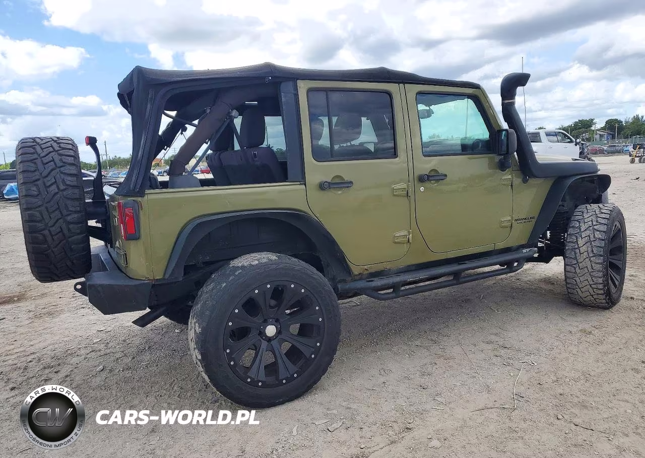 2013 Jeep Wrangler Unlimited Sport VIN:1C4BJWDG4DL627336 - 3