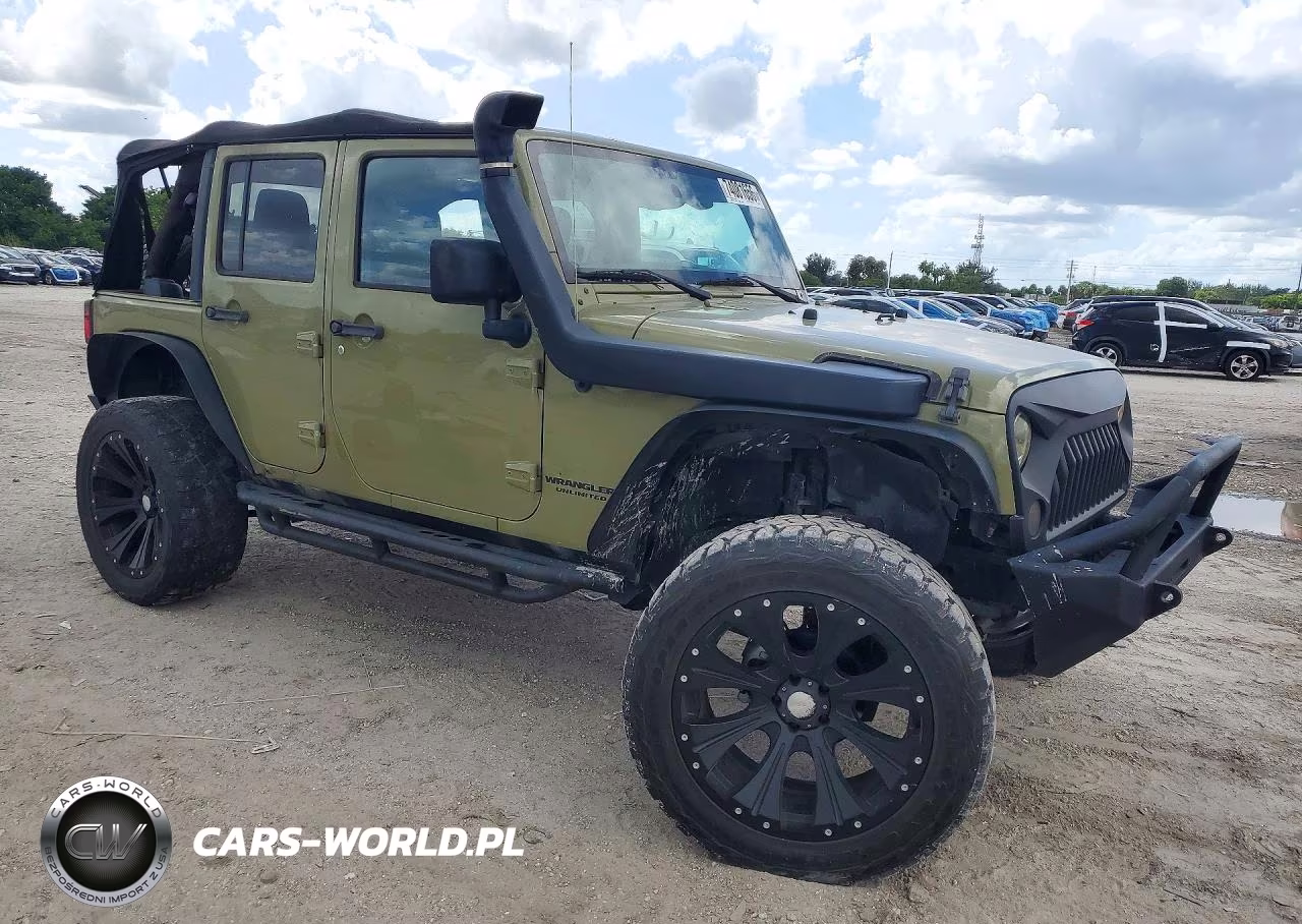 2013 Jeep Wrangler Unlimited Sport VIN:1C4BJWDG4DL627336 - 4