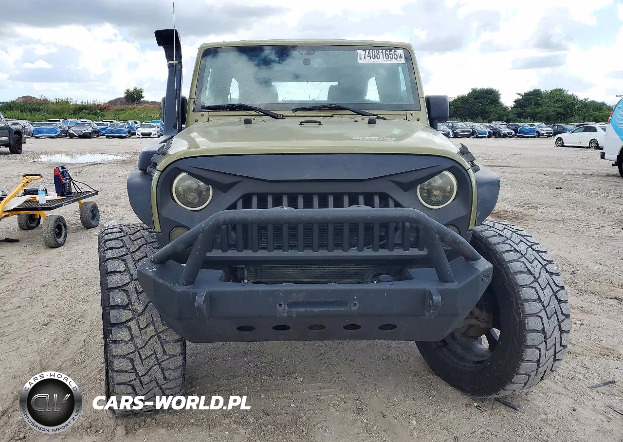2013 Jeep Wrangler Unlimited Sport VIN:1C4BJWDG4DL627336 - 5
