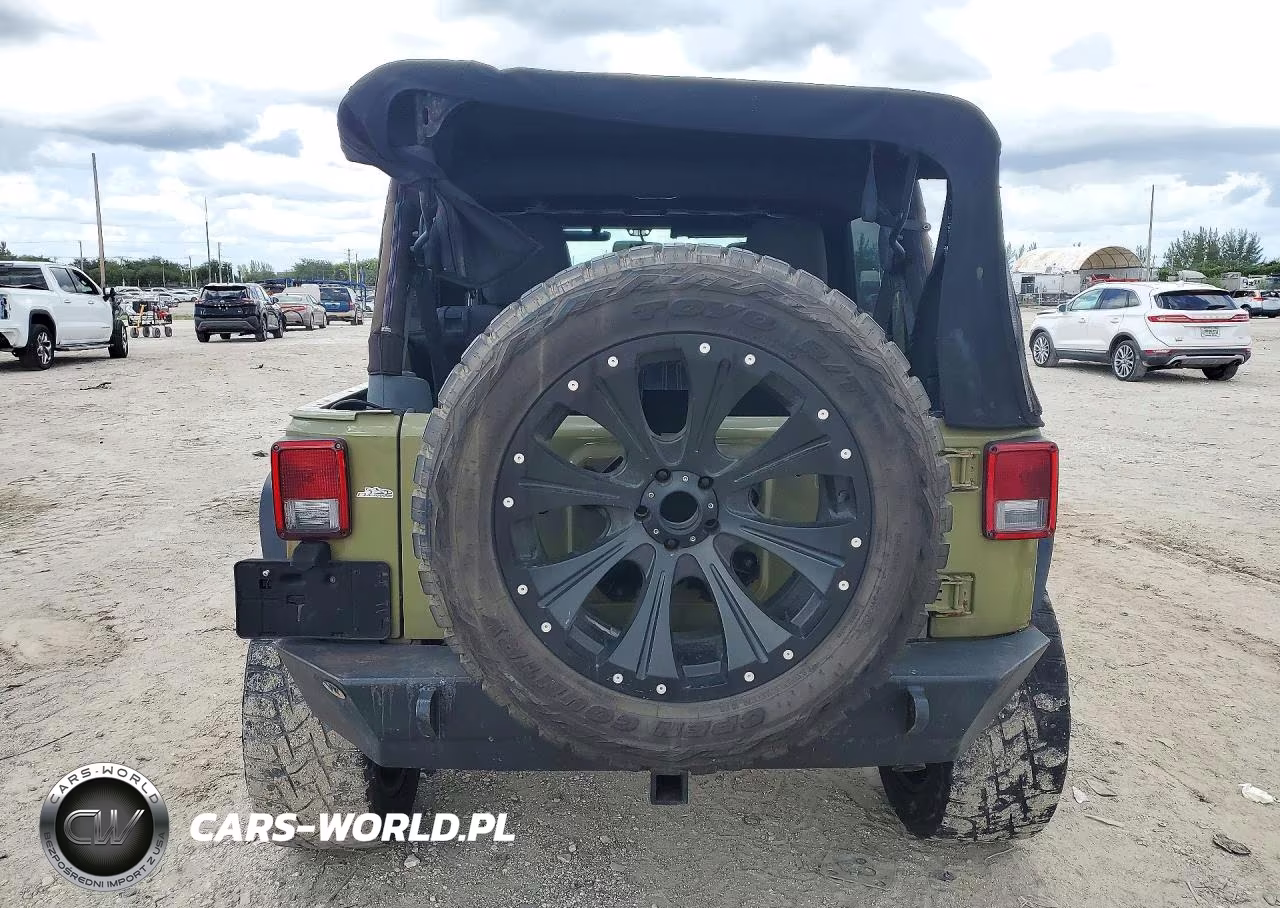 2013 Jeep Wrangler Unlimited Sport VIN:1C4BJWDG4DL627336 - 6
