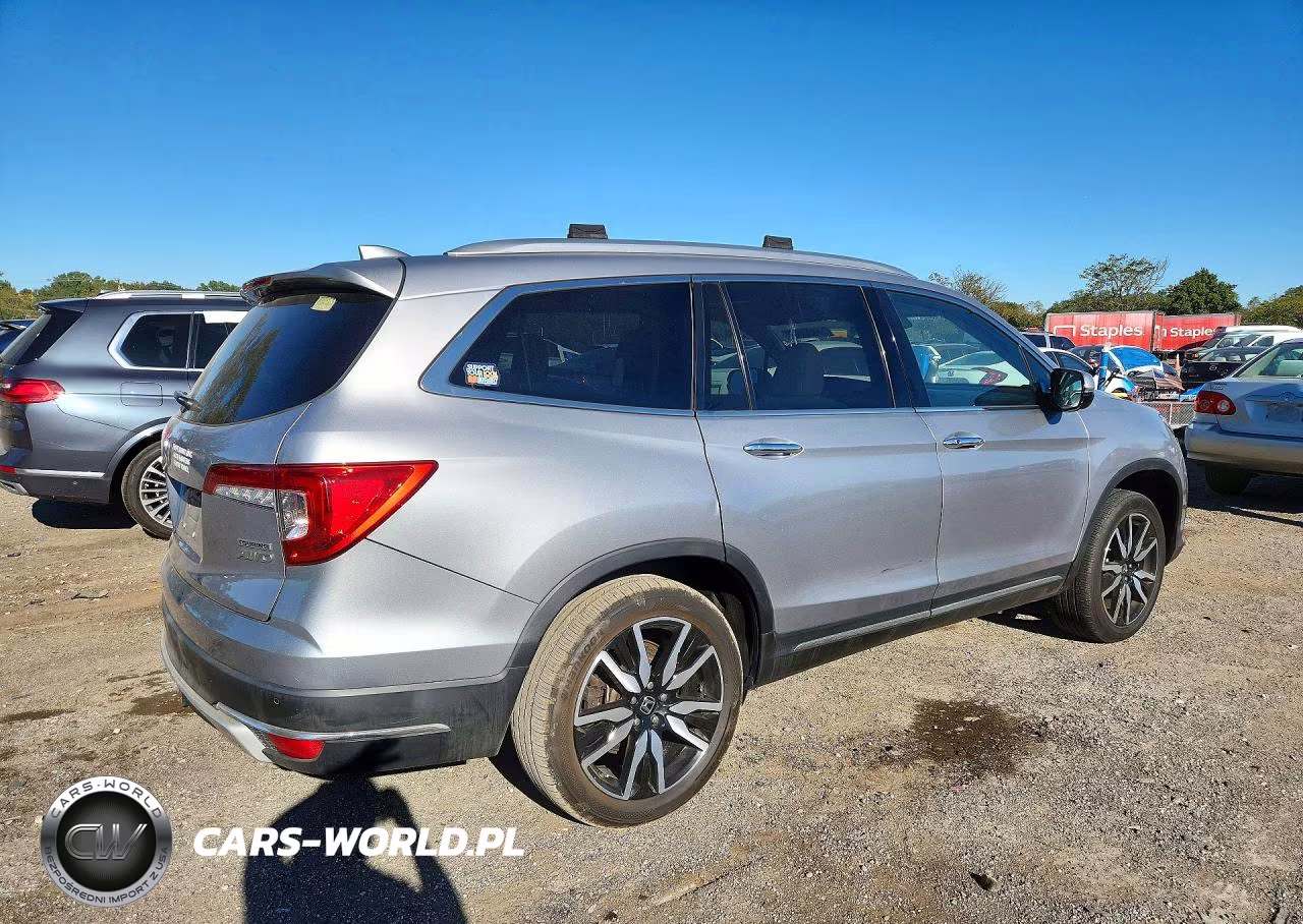 2019 Honda Pilot Touring VIN:5FNYF6H65KB001954 - 3