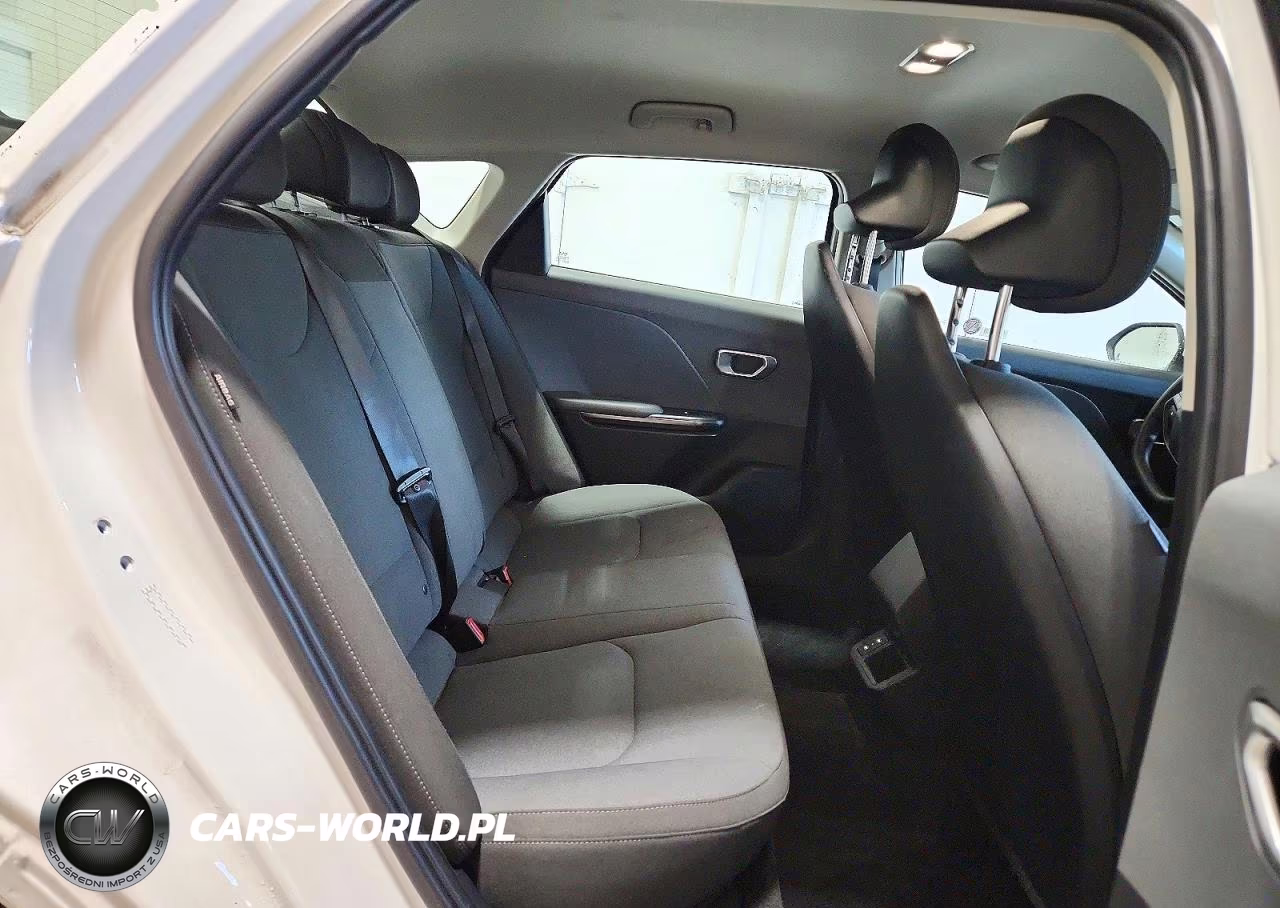 2025 Kia K4 Lxs VIN:3KPFT4DE5SE120580 - 10
