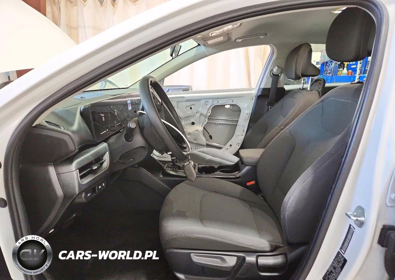 2025 Kia K4 Lxs VIN:3KPFT4DE5SE120580 - 7