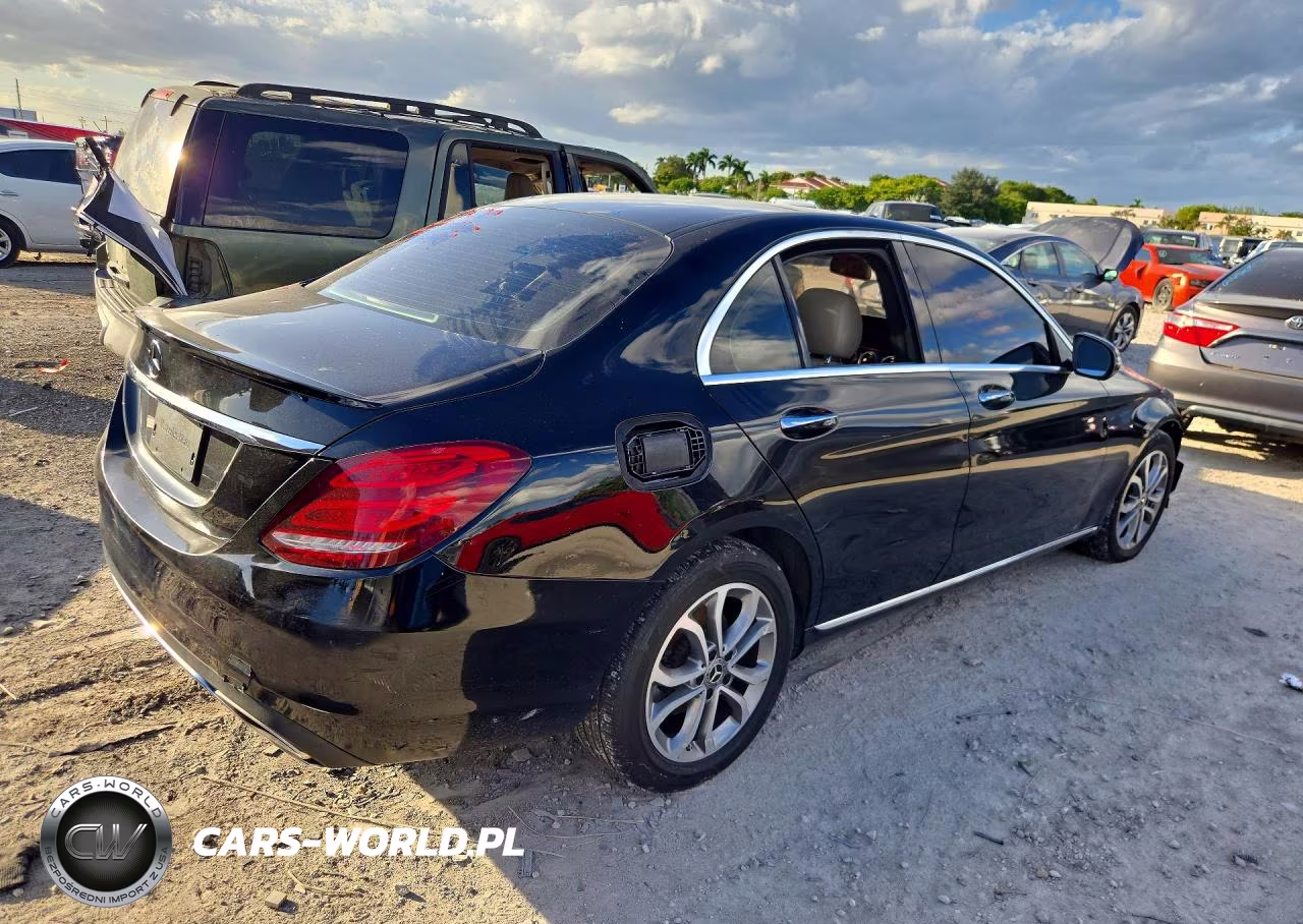 2017 Mercedes-Benz C 300 4Matic VIN:55SWF4KB7HU213828 - 3