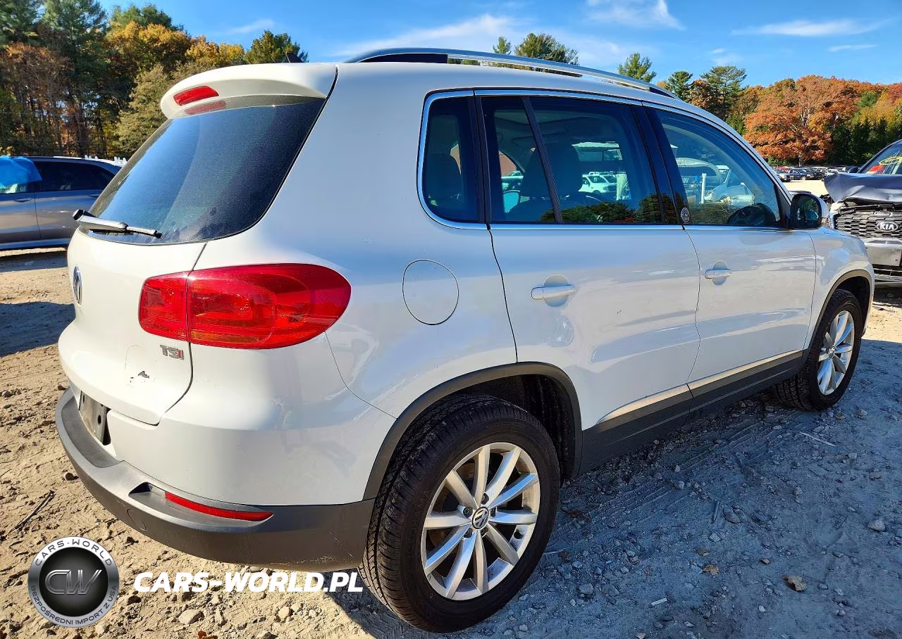2017 Volkswagen Tiguan Wolfsburg VIN:WVGSV7AX1HW508741 - 3