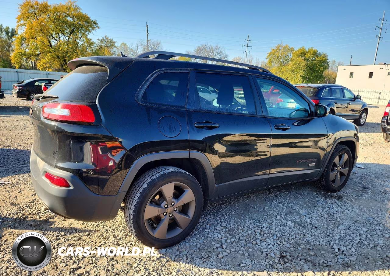 2016 Jeep Cherokee Latitude VIN:1C4PJLCS3GW273368 - 3
