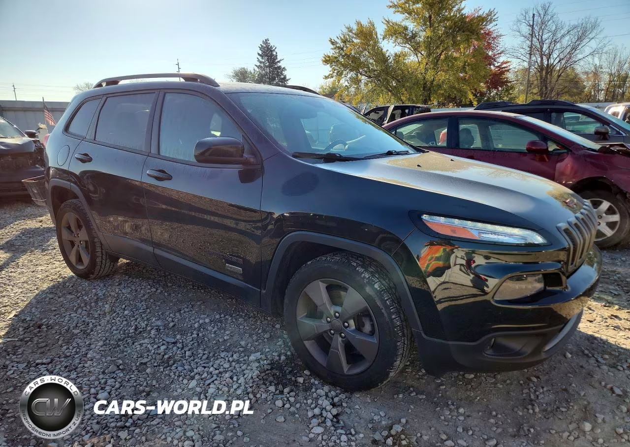 2016 Jeep Cherokee Latitude VIN:1C4PJLCS3GW273368 - 4