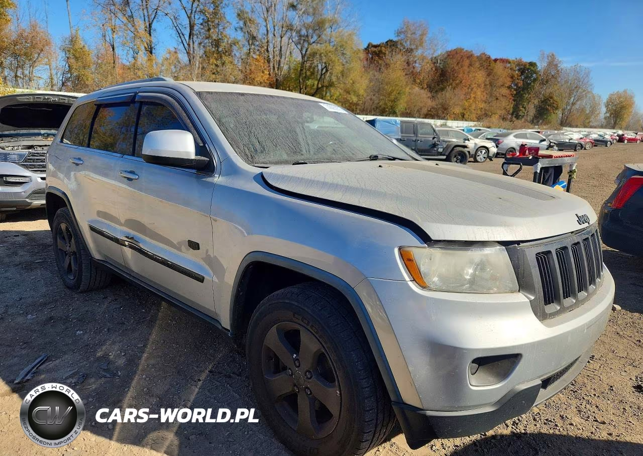 2011 Jeep Grand Cherokee Laredo VIN:1J4RR4GG0BC676158 - 4