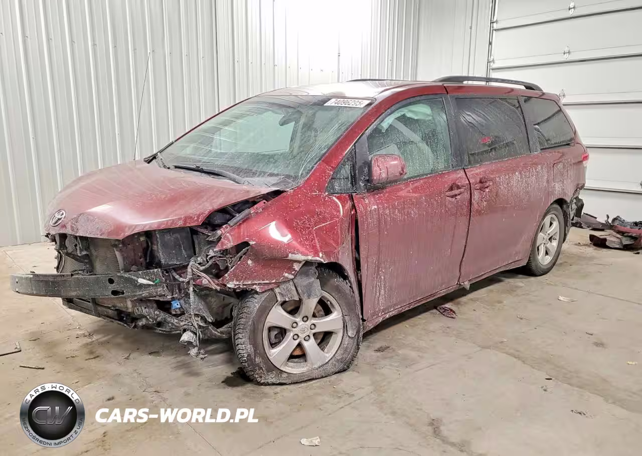 2012 Toyota Sienna Le 8-Passenger