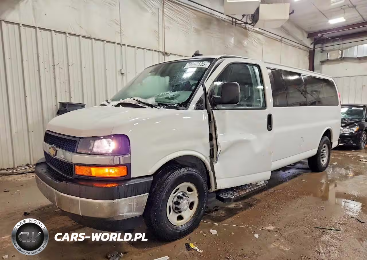 2019 Chev Express Passenger 35