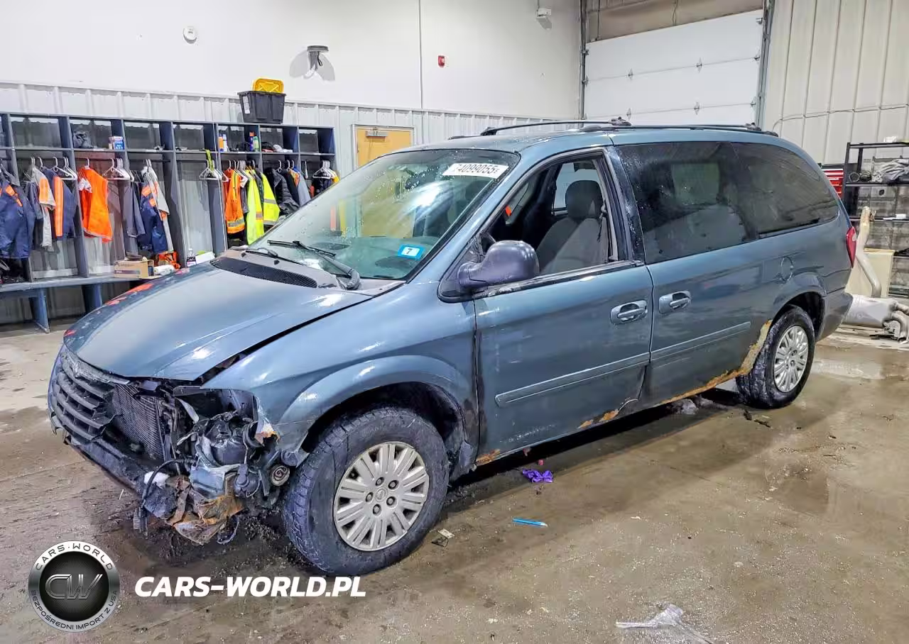 2005 Chrysler Town & Country Lx