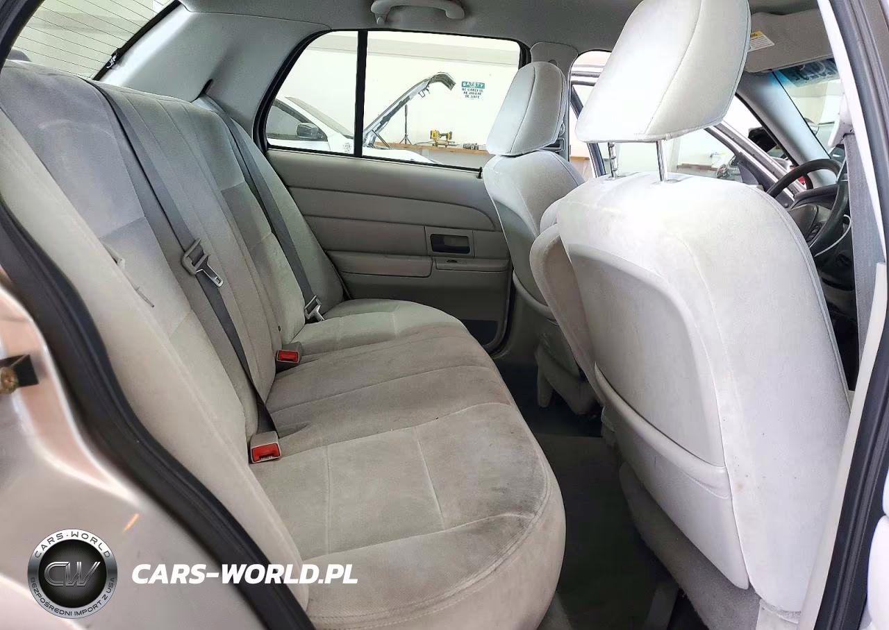 2003 Ford Crown Victoria VIN:2FAFP73W23X212733 - 10