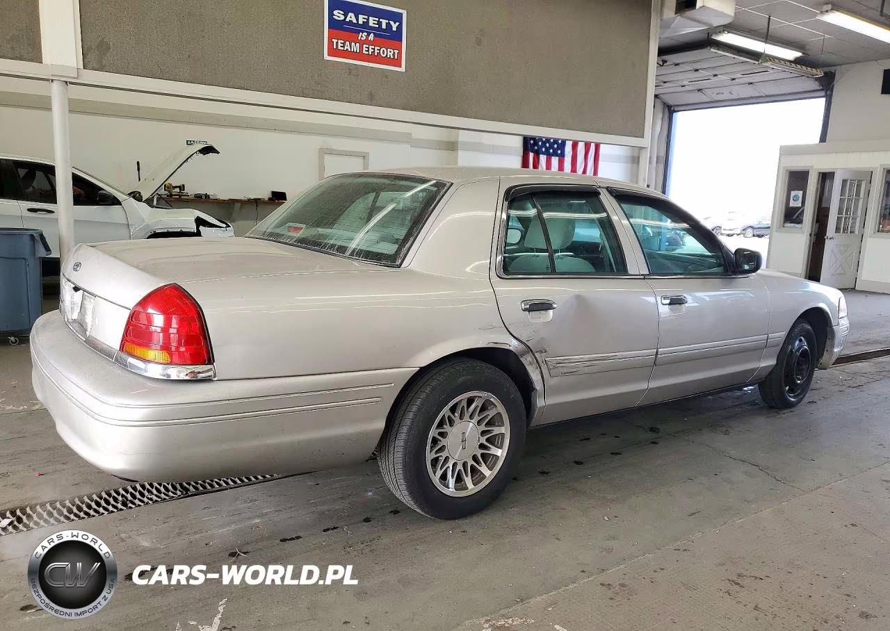 2003 Ford Crown Victoria VIN:2FAFP73W23X212733 - 3