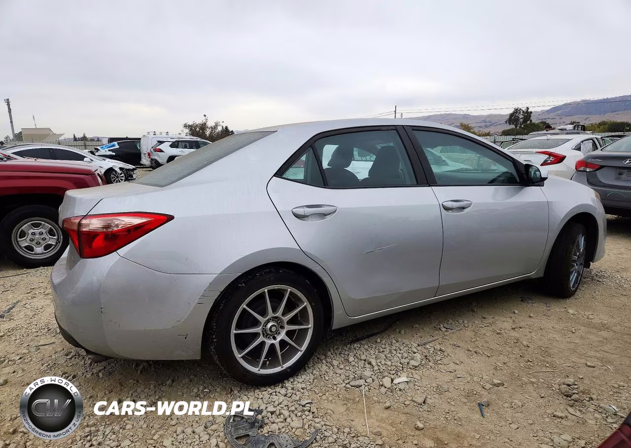 2017 Toyota Corolla Le VIN:2T1BURHE6HC798295 - 3