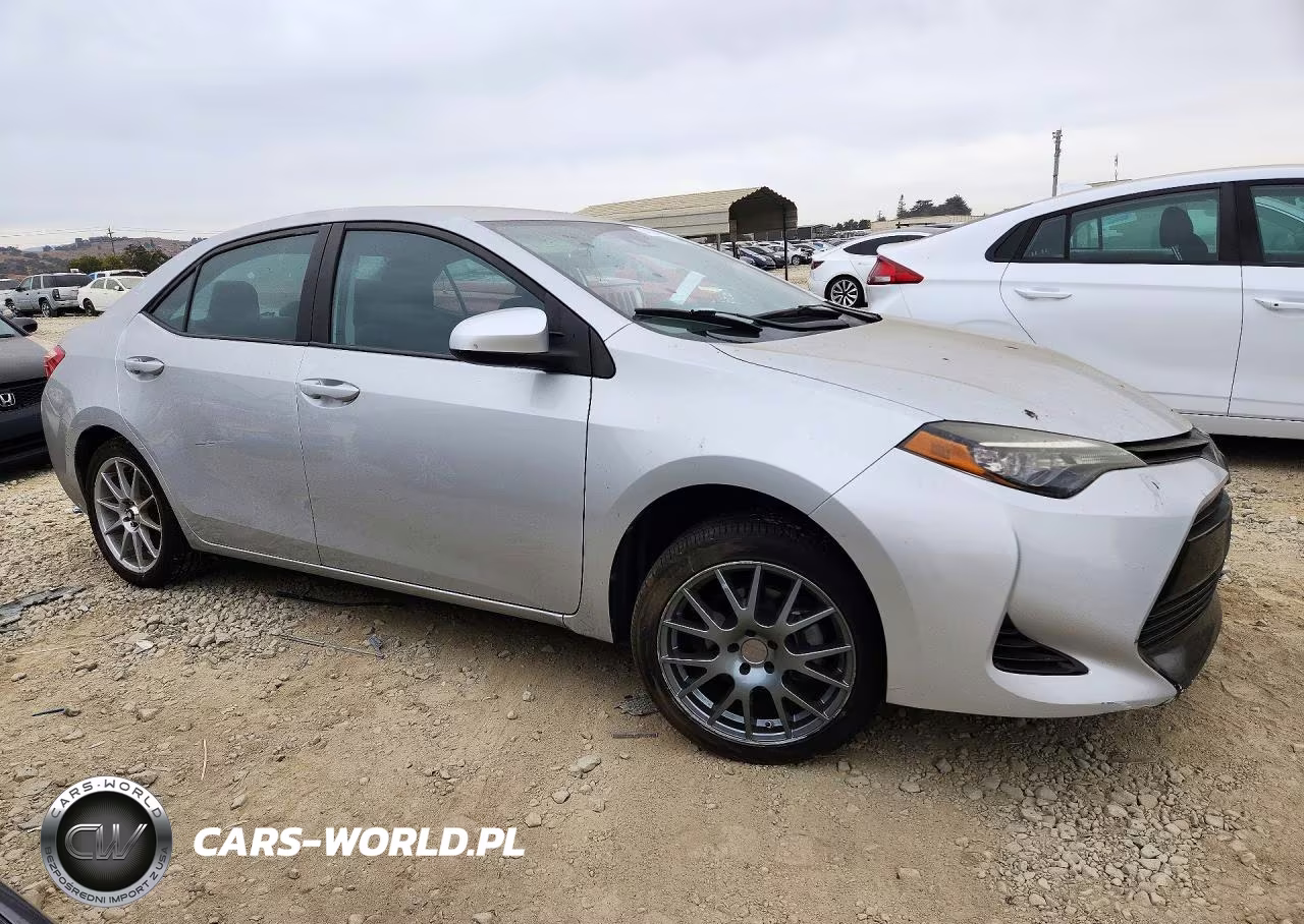2017 Toyota Corolla Le VIN:2T1BURHE6HC798295 - 4