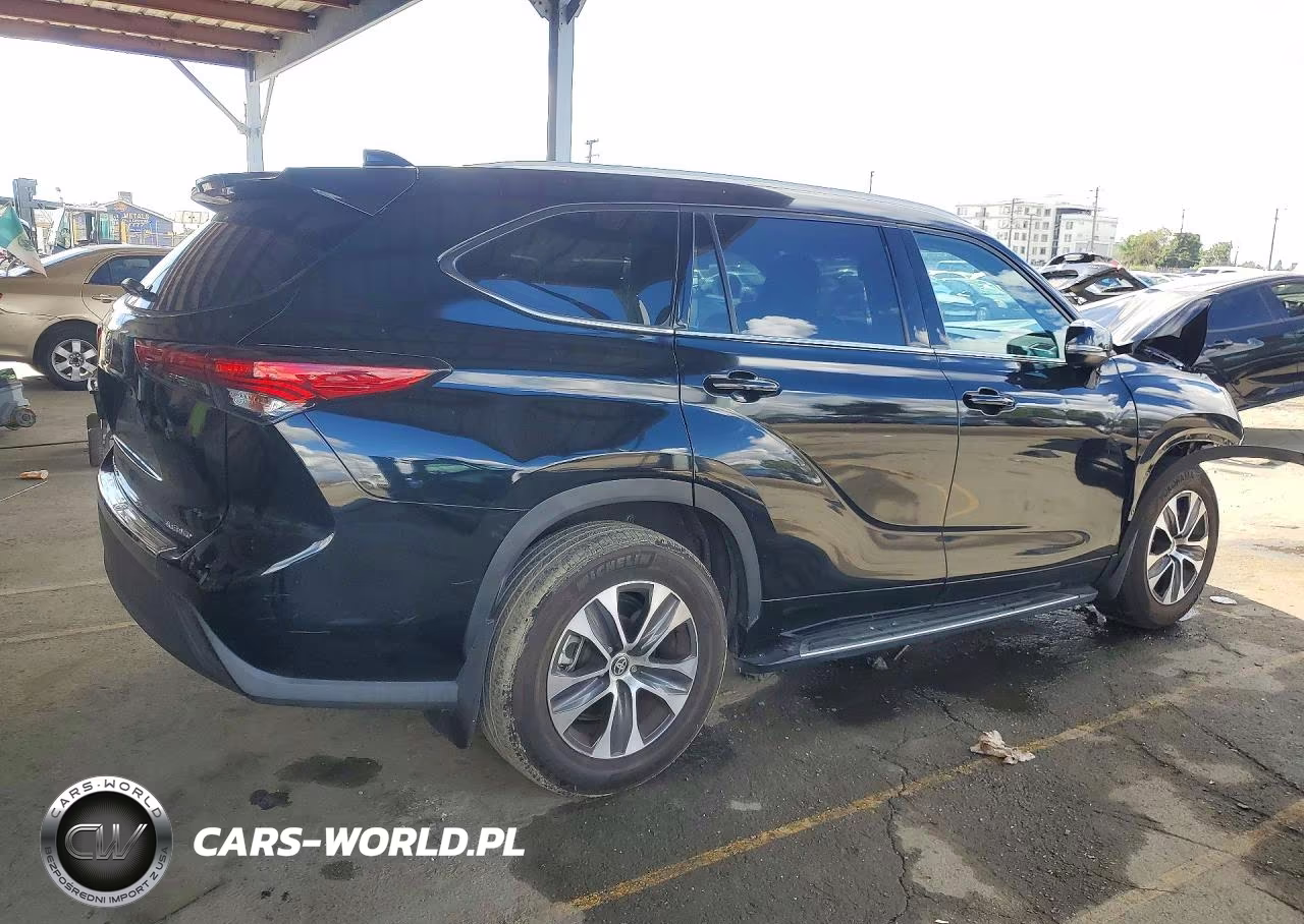 2022 Toyota Highlander Xle VIN:5TDGZRBH2NS595207 - 3