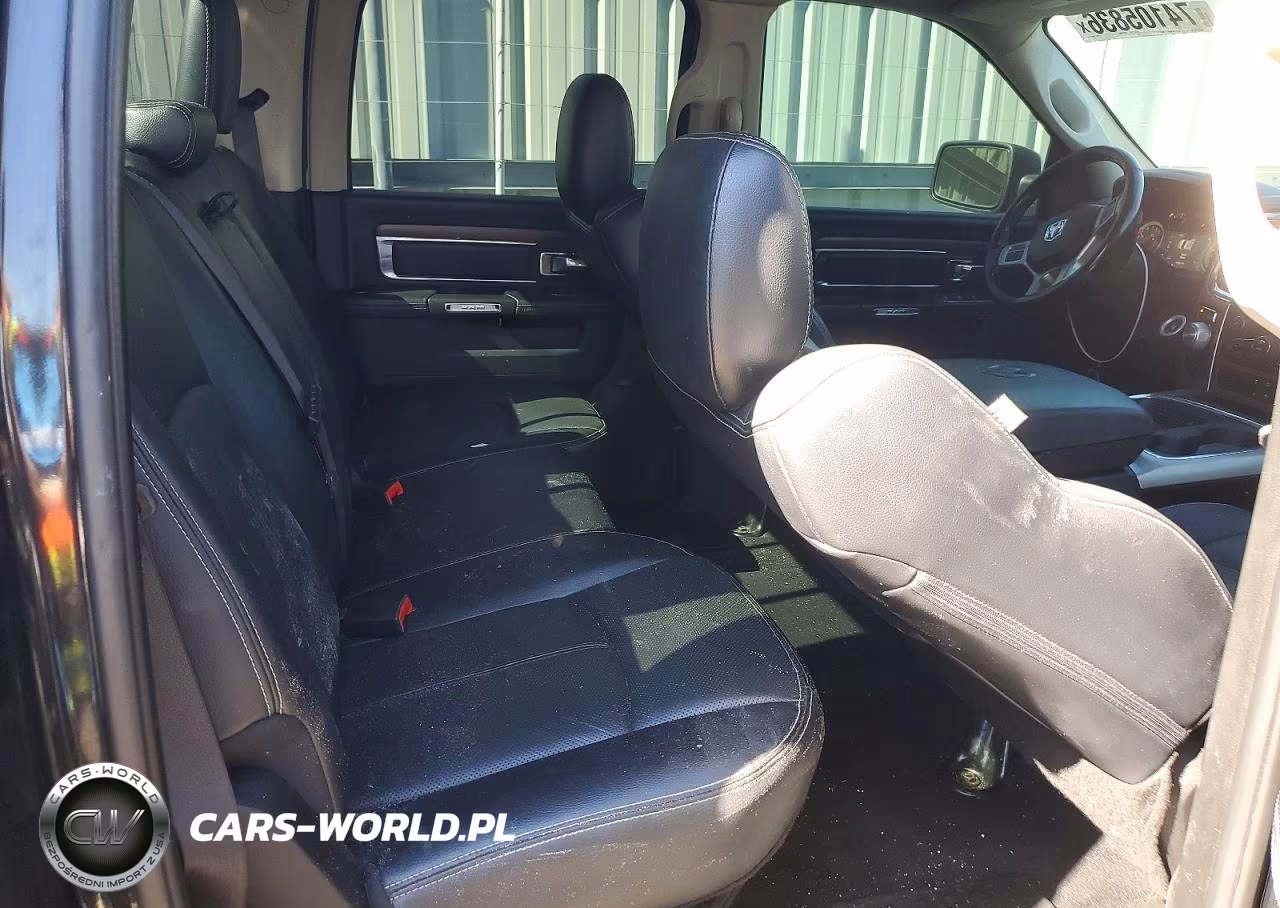 2019 Ram 1500 Classic Laramie VIN:1C6RR6NM8KS709611 - 10