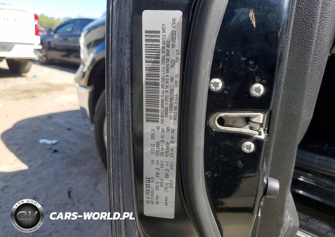 2019 Ram 1500 Classic Laramie VIN:1C6RR6NM8KS709611 - 12