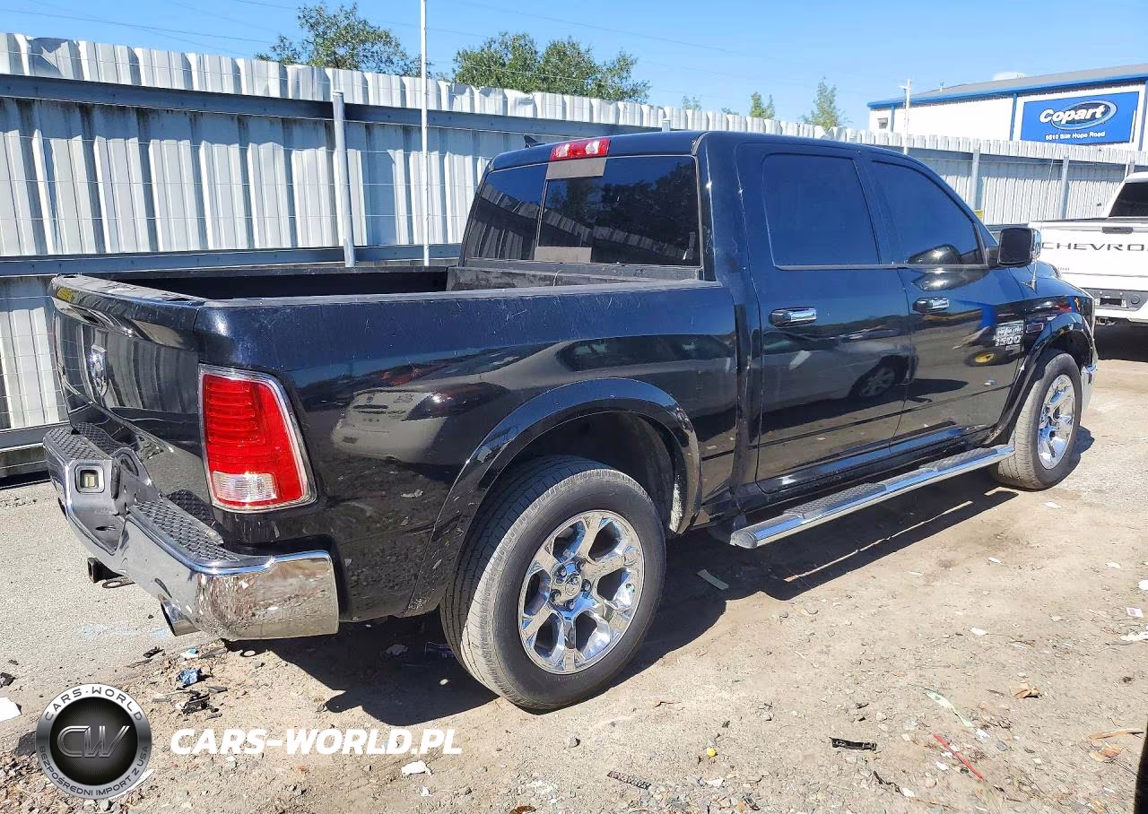 2019 Ram 1500 Classic Laramie VIN:1C6RR6NM8KS709611 - 3