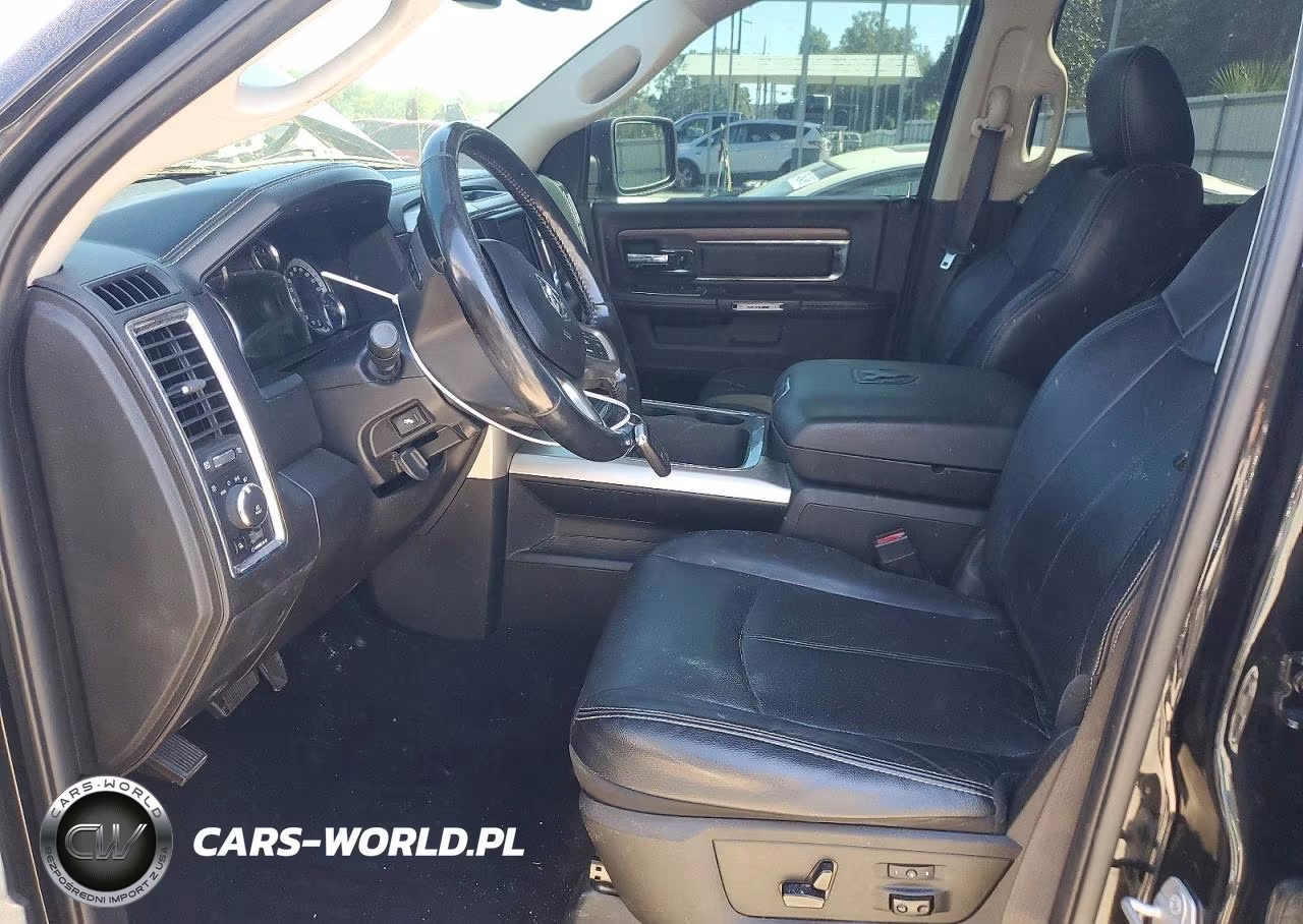 2019 Ram 1500 Classic Laramie VIN:1C6RR6NM8KS709611 - 7