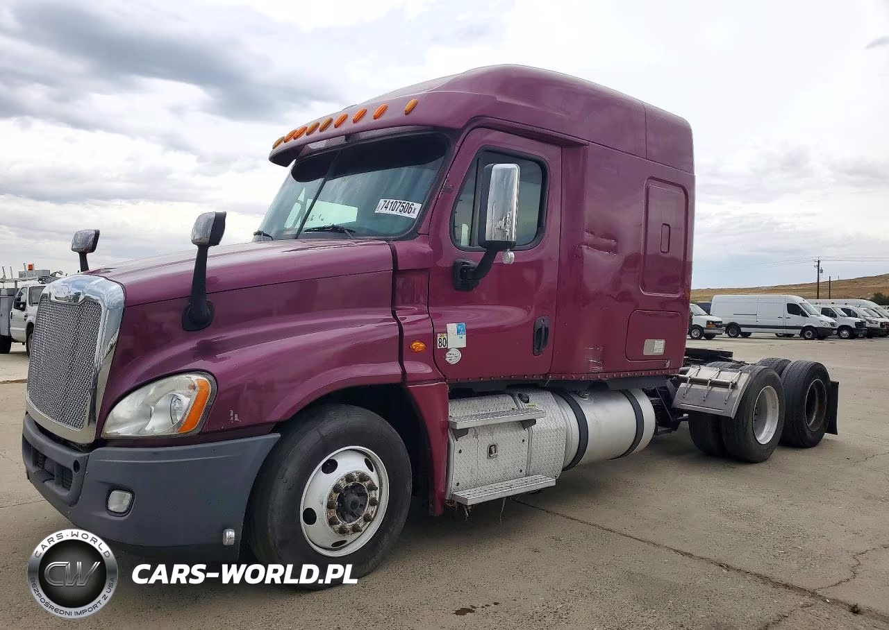 2015 Freightliner Cascadia Semi Truck VIN:3AKJGLD51FSGB6266 - 1
