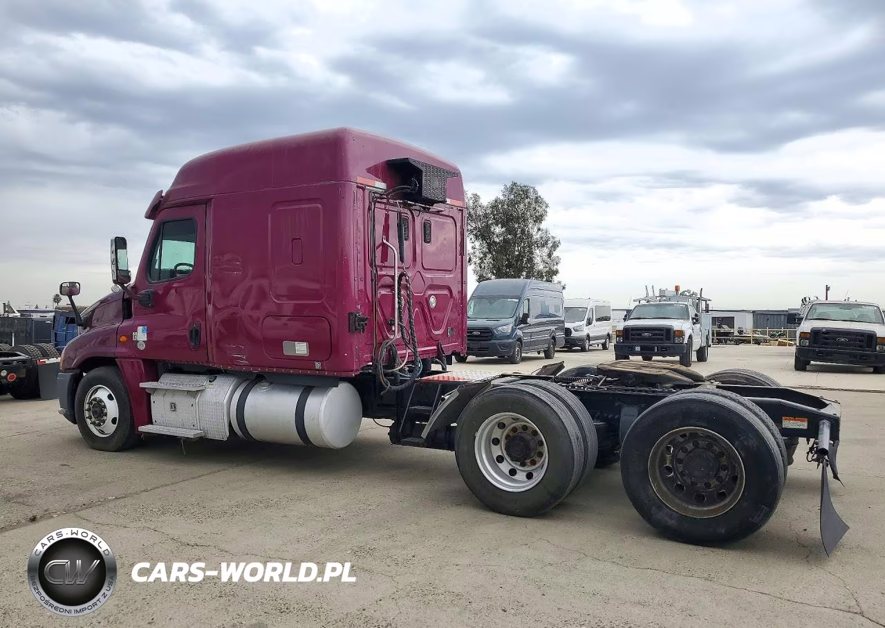 2015 Freightliner Cascadia Semi Truck VIN:3AKJGLD51FSGB6266 - 2