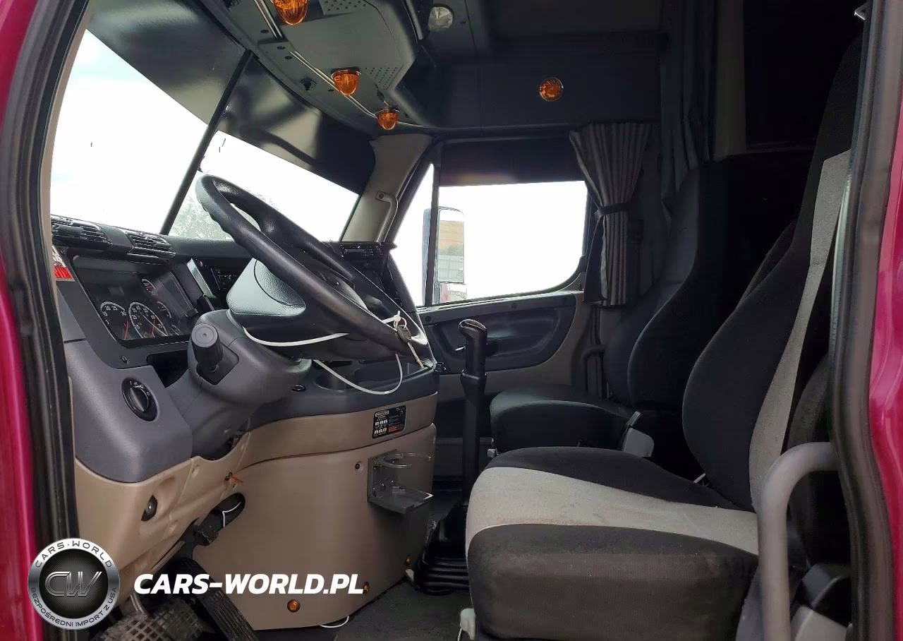 2015 Freightliner Cascadia Semi Truck VIN:3AKJGLD51FSGB6266 - 7
